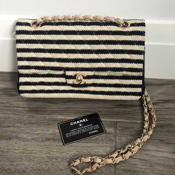 CHANEL Handbags - 💵👇Chanel Purse - auth details included